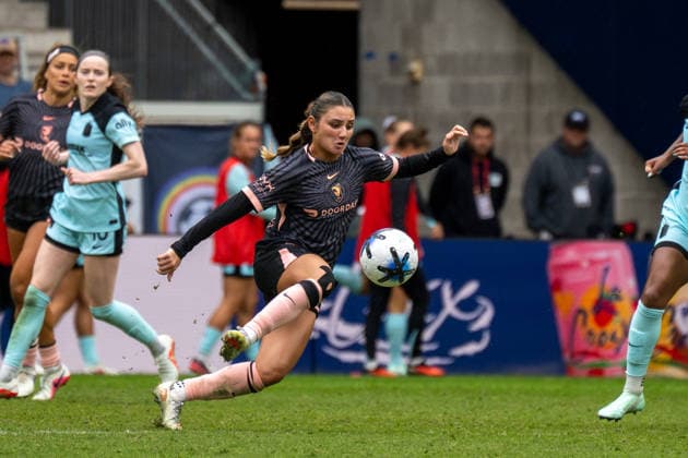 October 4, 2026, Harrison, United States: Gisele Thompson of Angel City FC seen in action during a NWSL regular season match between Angel City FC and Gotham FC at Sports Illustrated Stadium. Final Score; Gotham FC 1 : 1 Angel City FC. Harrison United States - ZUMAs197 20261004_aaa_s197_368 Copyright: xRonaldxSmitsx