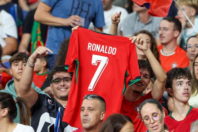 Porto, Portugal - October 04: Cristiano Ronaldo, Portugal Fans during the UEFA Nations League 2026 27 League Phase Matchday 4 match between Portugal and Norway at Estadio do Dragao in Porto, Portugal Copyright: HMBxMedia JoaquimxFerreira