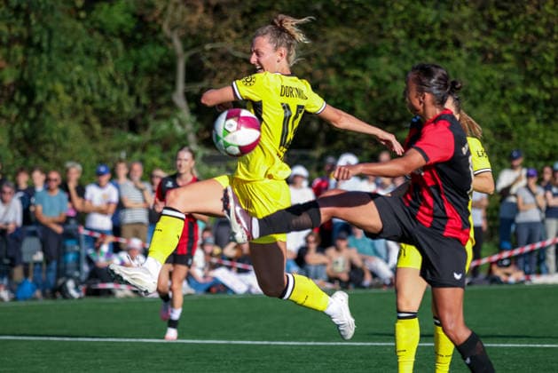Rita Schumacher (BVB) gegen Amelie Wortberg (Köln), DJK Südwest Köln vs Borussia Dortmund, Frauen Regionalliga West, 7. Spieltag, Köln, 04.10.2026.
