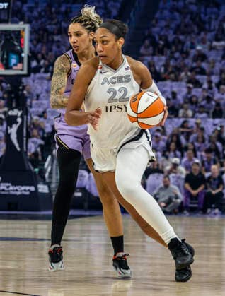 OCT 04 2026 San Francisco, CA U.S.A. Las Vegas Aces center A ja Wilson (22)drives to the basket against Golden State Valkyries forward Gabby Williams (1) during the WNBA, Basketball Damen, USA semifinals playoff game 1 western conference between the Las Vegas Aces and the Golden State Valkyries at the Chase Centers. CSM WNBA Semi Finals Game 1 2026: Las Vegas Vs Golden State OCT 4  - ZUMAc04_ 20261004_zma_c04_363 Copyright: xThurmanxJamesx