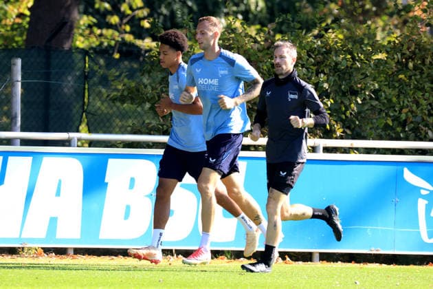 05.10.2026, DEU GER, Fussball , 2.Fussballbundesliga, Saison 2026 2027, Sportforum, Hertha BSC, Training Oluwaseum Adewumi ( Hertha BSC Berlin 19 ), Gustaf Nilsson ( Hertha BSC Berlin 9 ), Fitnesstrainer Hendrik Vieth ( Hertha BSC ) 2. Liga: DFB DFL regulations prohibit any use of photographs as image sequences and or quasi-video) nordphoto GmbH Engler Berlin Sportforum Berlin Deutschland Copyright: xNordphotox xEnglerx