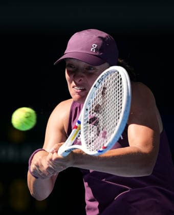 (261005) -- BEIJING, Oct. 5, 2026 -- Iga Swiatek of Poland hits a return during the women s singles round of 32 match against Donna Vekic of Croatia at 2026 China Open tennis tournament in Beijing, China, Oct. 5, 2026. ) (SP)CHINA-BEIJING-TENNIS-CHINA OPEN-WOMEN S SINGLES(CN) SunxFei 