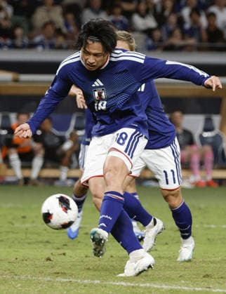 Football: Kirin Cup Japan s Ayase Ueda scores in the first half of the Kirin Cup football final against New Zealand at MUFG Stadium in Tokyo on Oct. 5, 2026.  A14AA0005630185P