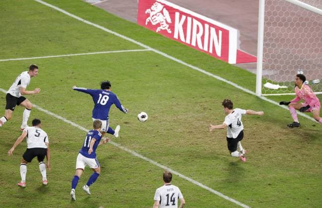 Football: Kirin Cup Japan s Ayase Ueda (18) scores in the first half of the Kirin Cup football final against New Zealand at MUFG Stadium in Tokyo on Oct. 5, 2026.  A14AA0005630186P