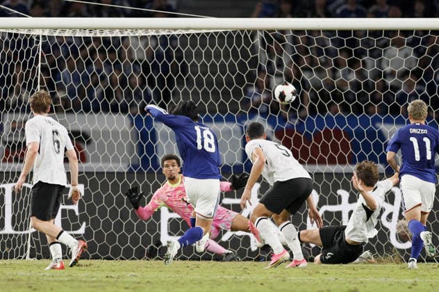 Football: Kirin Cup Japan s Ayase Ueda (18) scores in the first half of the Kirin Cup football final against New Zealand at MUFG Stadium in Tokyo on Oct. 5, 2026.  A14AA0005630188P