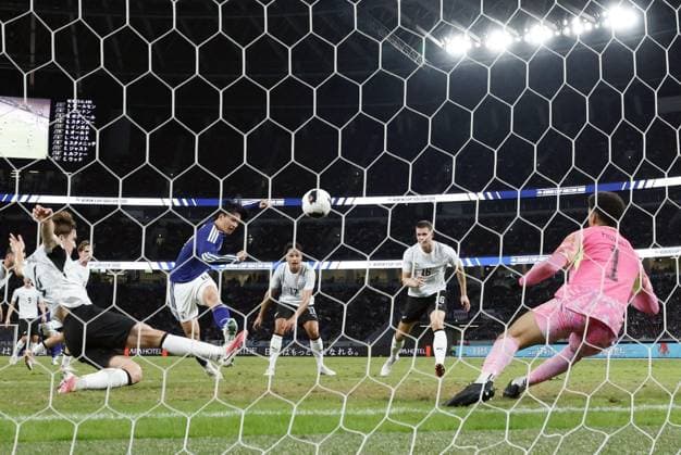 Football: Kirin Cup Japan s Ayase Ueda (4th from R) scores in the first half of the Kirin Cup football final against New Zealand at MUFG Stadium in Tokyo on Oct. 5, 2026.  A14AA0005630192P