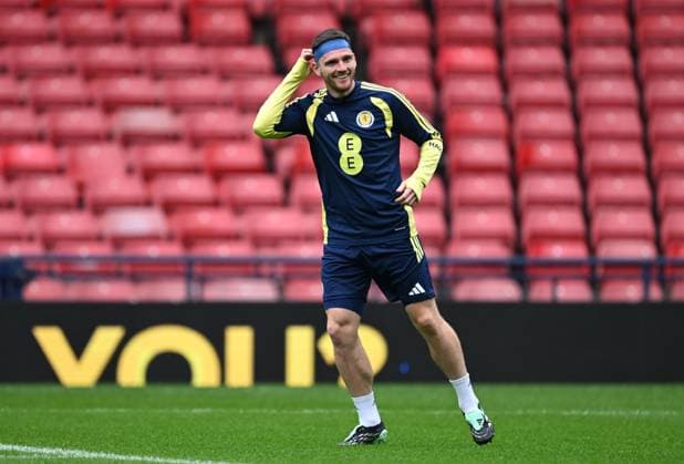 Andy Robertson of Scotland training at Hampden Park ahead of the game tomorrow night. Scotland Team Training, International Football, Barclays Hampden, Glasgow, Scotland, UK - 05 Oct 2026Glasgow Lesser Hampden Scotland United Kingdom  Copyright: xMarkxRunnacles Shutterstockx 17186657ar