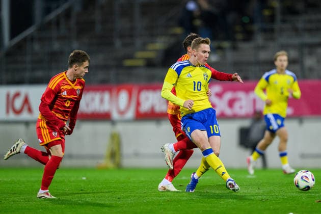 261005 Karl Gunnarsson of Sweden during the UEFA Under 21 Championship Qualifier football match between Sweden and North Macedonia on October 5, 2026 in Falkenberg. Photo: Carl Sandin BILDBYRAN kod CS CS0988 fotboll football soccer fotball U21, U 21 em em uefa under 21 championship European Championship, EM, Europameisterschaft sverige sweden north macedonia bbeng Copyright: CARLxSANDIN BB261005CS020