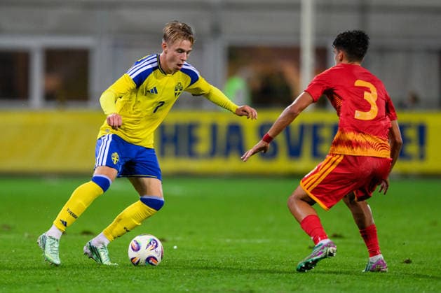 261005 Charlie Rosenqvist of Sweden during the UEFA Under 21 Championship Qualifier football match between Sweden and North Macedonia on October 5, 2026 in Falkenberg. Photo: Carl Sandin BILDBYRAN kod CS CS0988 fotboll football soccer fotball U21, U 21 em em uefa under 21 championship European Championship, EM, Europameisterschaft sverige sweden north macedonia bbeng Copyright: CARLxSANDIN BB261005CS024