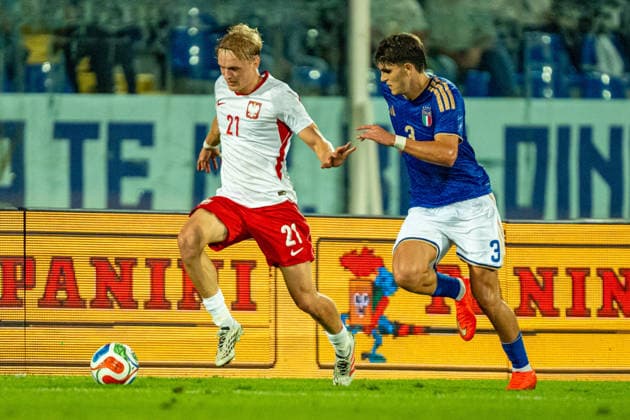 Wojciech Urbanski and Davide Bartesaghi seen during U21, U 21 U 21 U 21 U 21 2027 EURO Qualifying, EM, Europameisterschaft EM, Europameisterschaft EM, Europameisterschaft EM, Europameisterschaft game between national teams of Italy and Poland (Kazimierz Koper Ball Raw Images) Pescara Stadio Adriatico Italy Copyright: xKazimierzxKoperx KAZ_ITAvPOLu21-28