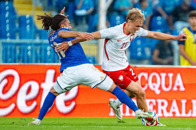 Wojciech Urbanski and Luca Koleosho seen during U21, U 21 U 21 U 21 U 21 2027 EURO Qualifying, EM, Europameisterschaft EM, Europameisterschaft EM, Europameisterschaft EM, Europameisterschaft game between national teams of Italy and Poland (Kazimierz Koper Ball Raw Images) Pescara Stadio Adriatico Italy Copyright: xKazimierzxKoperx KAZ_ITAvPOLu21-42