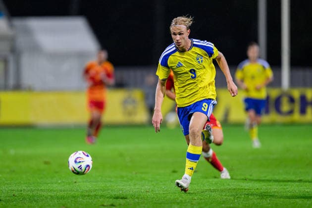 261005 Leo Östman of Sweden during the UEFA Under 21 Championship Qualifier football match between Sweden and North Macedonia on October 5, 2026 in Falkenberg. Photo: Carl Sandin BILDBYRAN kod CS CS0988 fotboll football soccer fotball U21, U 21 em em uefa under 21 championship European Championship, EM, Europameisterschaft sverige sweden north macedonia bbeng Copyright: CARLxSANDIN BB261005CS034