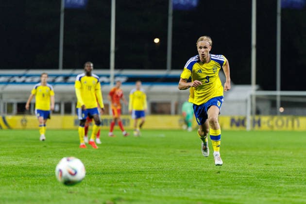 261005 Leo Östman of Sweden during the UEFA Under 21 Championship Qualifier football match between Sweden and North Macedonia on October 5, 2026 in Falkenberg. Photo: Krister Andersson BILDBYRAN COP 147 CS0988 fotboll football soccer fotball U21, U 21 em em uefa under 21 championship European Championship, EM, Europameisterschaft sverige sweden north macedonia bbeng Copyright: KRISTERxANDERSSON BB261005KA004
