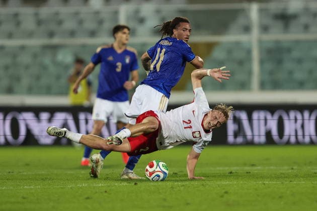05.10.2026 PESCARA ( ITALY WLOCHY ) PILKA NOZNA ( FOOTBALL ) ELIMINACJE MISTRZOSTW EUROPY U-21 - UEFA EURO, EM, Europameisterschaft,Fussball 2027 ( UEFA EURO UNDER 21 QUALIFICATION ) MECZ (GAME) POLSKA - WÅOCHY ( POLAND - ITALY ) NZ. (L) LUCA KOLEOSHO , (R) WOJCIECH URBANSKI FOTO JAKUB PIASECKI CYFRASPORT NEWSPIX.PL --- newspix.pl POLAND OUT! 