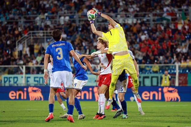 05.10.2026 PESCARA ( ITALY WLOCHY ) PILKA NOZNA ( FOOTBALL ) ELIMINACJE MISTRZOSTW EUROPY U-21 - UEFA EURO, EM, Europameisterschaft,Fussball 2027 ( UEFA EURO UNDER 21 QUALIFICATION ) MECZ (GAME) POLSKA - WÅOCHY ( POLAND - ITALY ) NZ. (L) DAVIDE BARTESAGHI , (C) DANIEL MIKOLAJEWSKI , (R) PALMISAMI LORENZO FOTO JAKUB PIASECKI CYFRASPORT NEWSPIX.PL --- newspix.pl POLAND OUT! 