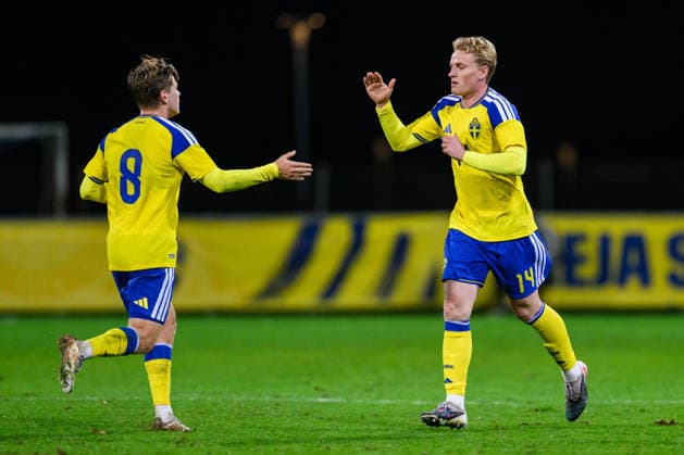 261005 Victor Svensson and Gustaf Westström of Sweden during the UEFA Under 21 Championship Qualifier football match between Sweden and North Macedonia on October 5, 2026 in Falkenberg. Photo: Carl Sandin BILDBYRAN kod CS CS0988 fotboll football soccer fotball U21, U 21 em em uefa under 21 championship European Championship, EM, Europameisterschaft sverige sweden north macedonia bbeng Copyright: CARLxSANDIN BB261005CS045