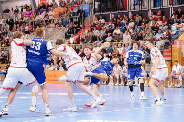 2. Handball-Bundesliga - 6. Spieltag: 1. VfL Potsdam - TuS Ferndorf Markus Mahr (1. VfL Potsdam, 6) beim Wurf am 05.10.2026 in der MBS Arena, Potsdam (Brandenburg) Potsdam MBS Arena Brandenburg Deutschland