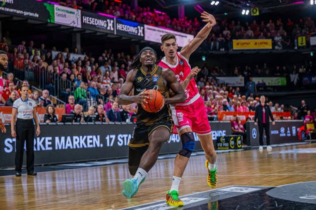 1. Basketball Bundesliga, easyCredit BBL, Saison 2026 2027, Herren, Hauptrunde, 4. Spieltag, 05.10.2026, RASTA Vechta - Basketball Löwen Braunschweig Zaba Bangala ( 0 - Basketball Löwen Braunschweig) in Aktion Vechta RASTA Dome Niedersachsen Deutschland