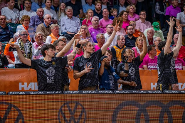 1. Basketball Bundesliga, easyCredit BBL, Saison 2026 2027, Herren, Hauptrunde, 4. Spieltag, 05.10.2026, RASTA Vechta - Basketball Löwen Braunschweig Das Team der Basketball Löwen Braunschweig zeigt Emotionen während der Partie Vechta RASTA Dome Niedersachsen Deutschland