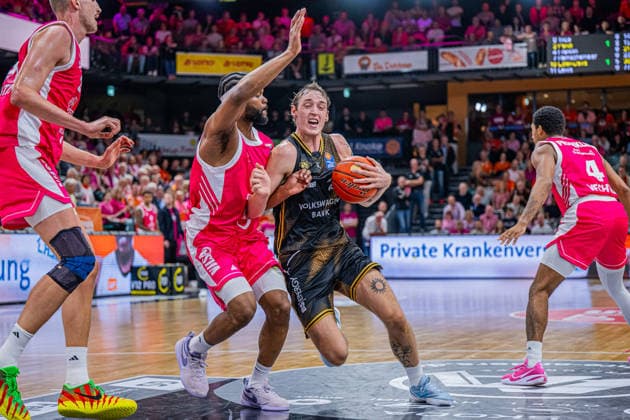 1. Basketball Bundesliga, easyCredit BBL, Saison 2026 2027, Herren, Hauptrunde, 4. Spieltag, 05.10.2026, RASTA Vechta - Basketball Löwen Braunschweig Benjamin Schröder ( 2 - Basketball Löwen Braunschweig) in Aktion Vechta RASTA Dome Niedersachsen Deutschland