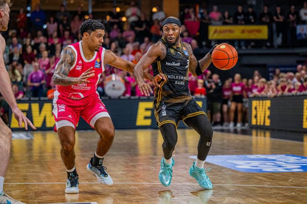 1. Basketball Bundesliga, easyCredit BBL, Saison 2026 2027, Herren, Hauptrunde, 4. Spieltag, 05.10.2026, RASTA Vechta - Basketball Löwen Braunschweig De Jour Reaves ( 3 - Basketball Löwen Braunschweig) in Aktion Vechta RASTA Dome Niedersachsen Deutschland