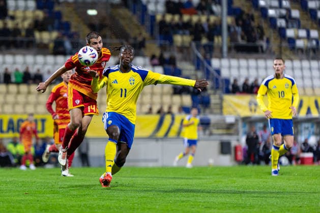 261005 Matej Angelov of North Macedonia and Alieu Njie of Sweden during the UEFA Under 21 Championship Qualifier football match between Sweden and North Macedonia on October 5, 2026 in Falkenberg. Photo: Krister Andersson BILDBYRAN COP 147 CS0988 fotboll football soccer fotball U21, U 21 em em uefa under 21 championship European Championship, EM, Europameisterschaft sverige sweden north macedonia bbeng Copyright: KRISTERxANDERSSON BB261005KA007