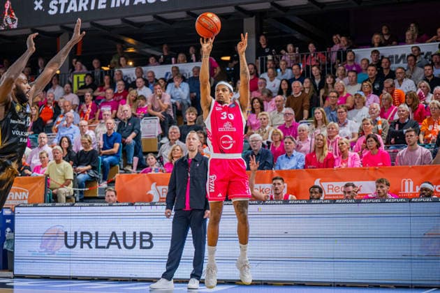 1. Basketball Bundesliga, easyCredit BBL, Saison 2026 2027, Herren, Hauptrunde, 4. Spieltag, 05.10.2026, RASTA Vechta - Basketball Löwen Braunschweig Nelson Weidemann ( 30 - RASTA Vechta) beim Jumpshot Vechta RASTA Dome Niedersachsen Deutschland
