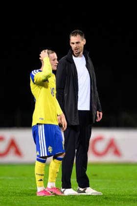 261005 Sixten Gustafsson and head coach head Daniel Bäckström of Sweden after the UEFA Under 21 Championship Qualifier football match between Sweden and North Macedonia on October 5, 2026 in Falkenberg. Photo: Carl Sandin BILDBYRAN kod CS CS0988 fotboll football soccer fotball U21, U 21 em em uefa under 21 championship European Championship, EM, Europameisterschaft sverige sweden north macedonia bbeng Copyright: CARLxSANDIN BB261005CS066