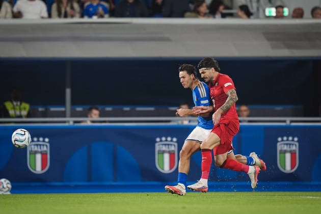 ItalyÕs Antonio Vergara fights for the ball with TurkeyÕs Eren Elmali during the UEFA Nations League 2026 27 match between Italy and Turkiye (Group A1 - Matchday 4) at Stadio Renato Dall Ara in Bologna, Italy - October 5, 2026. - Soccer  Copyright: xMassimoxPaolone LaPressex