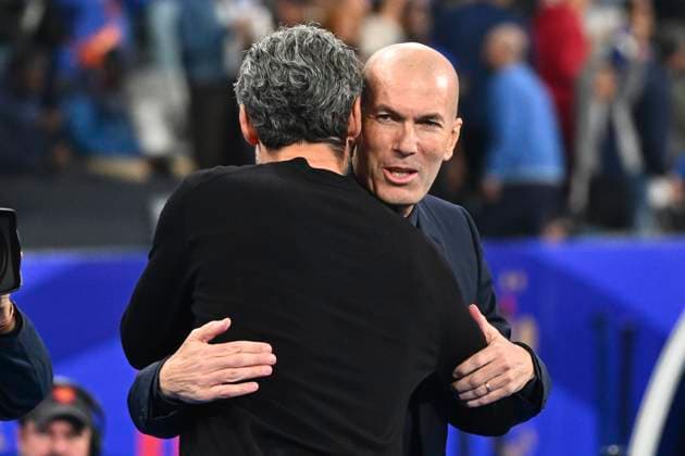 France v Belgium - UEFA Nations League 2026 PARIS, FRANCE - OCTOBER 05 : Van Bommel Mark head coach of Belgium and Zidane Zinedine head coach of France during the UEFA Nations League tournament league phase matchday 4 group A1 match between France and Belgium on October 5, 2026 in Paris, France, 05 10 2026 Paris France  Copyright: xVincentxKalutx