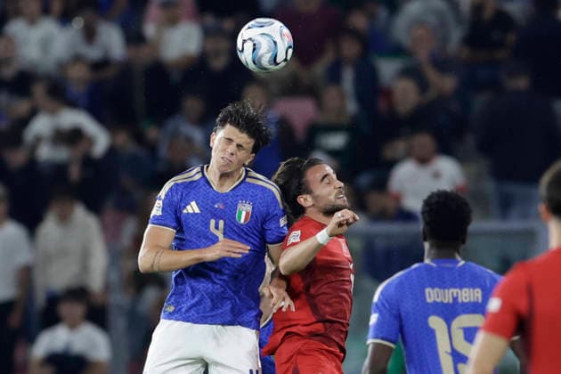 UEFA Nations League football match Italy vs Turkey Alessandro Romano of Italy challenges for the ball with Yunus Akgun of Turkiye During UEFA Nations League football match (League A, Group A1) between Italy vs Turkey at the Renato Dall Ara stadium in Bologna on October 05, 2026. _BPH1838 Copyright: xAntonioxBalascox
