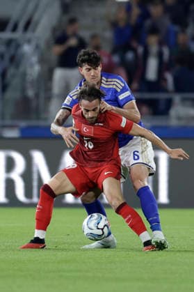 UEFA Nations League football match Italy vs Turkey Alessandro Bastoni of Italy challenges for the ball with Yunus Akgun of Turkiye mDuring UEFA Nations League football match (League A, Group A1) between Italy vs Turkey at the Renato Dall Ara stadium in Bologna on October 05, 2026. _BPH1853 Copyright: xAntonioxBalascox