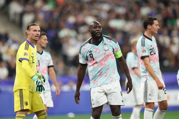 Belgium s goalkeeper Maarten Vandevoordt and Belgium s Romelu Lukaku pictured during a soccer game between France and Belgian national team, Nationalteam Red Devils, on Monday 5 October 2026 in Saint-Denis, France, the fourth (of 6) game of the UEFA Nations League group stage. BRUNOxFAHY  x188822574x