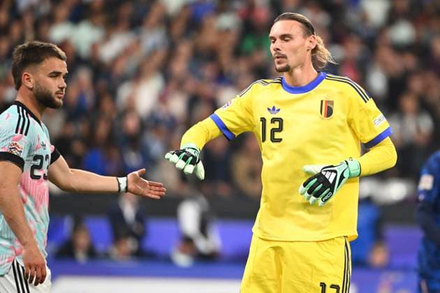France v Belgium - UEFA Nations League 2026 PARIS, FRANCE - OCTOBER 05 : Raskin Nicolas midfielder of Belgium and Vandevoordt Maarten goalkeeper of Belgium during the UEFA Nations League tournament league phase matchday 4 group A1 match between France and Belgium on October 5, 2026 in Paris, France, 05 10 2026 Paris France  Copyright: xVincentxKalutx