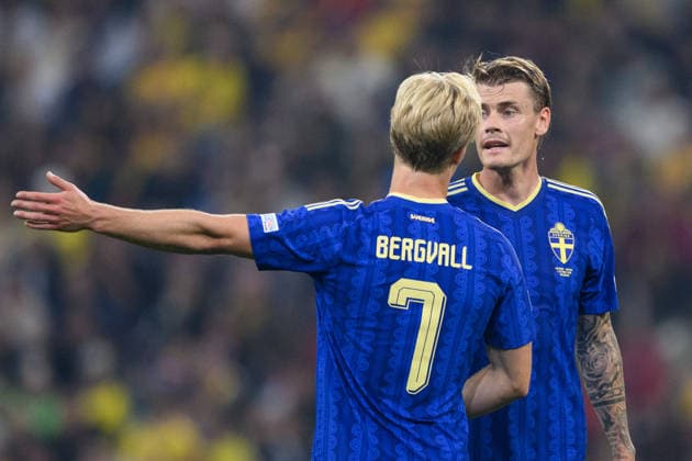 261005 Lucas Bergvall and Eric Smith of Sweden during the Nations League football match between Romania and Sweden on October 5, 2026 in Bucharest. Photo: Ludvig Thunman BILDBYRAN kod LT LT0828 fotboll football soccer fotball nations league uefa nations league rumänien romania sverige sweden sverige a bbeng Copyright: LUDVIGxTHUNMAN BB261005LT069