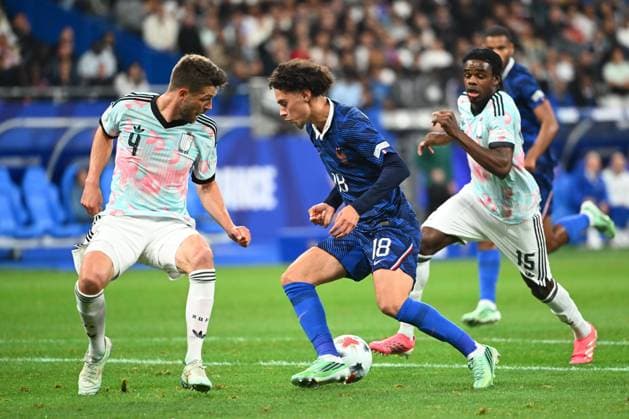 France v Belgium - UEFA Nations League 2026 PARIS, FRANCE - OCTOBER 05 : Mechele Brandon defender of Belgium, Akliouche Maghnes midfielder of France during the UEFA Nations League tournament league phase matchday 4 group A1 match between France and Belgium on October 5, 2026 in Paris, France, 05 10 2026 Paris France  Copyright: xVincentxKalutx