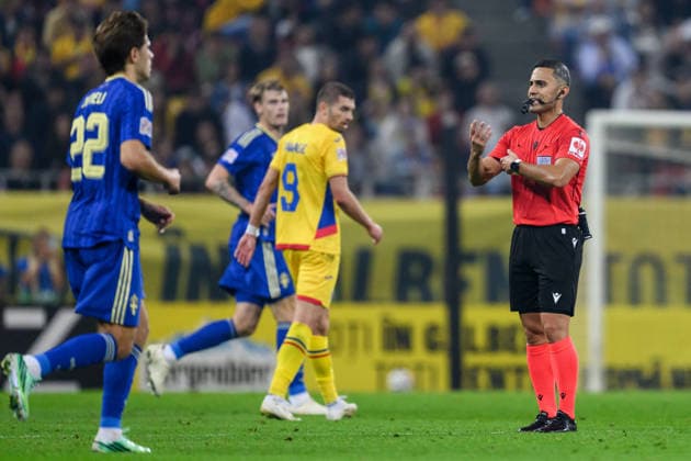 261005 Referee Kamal Umudlu during the Nations League football match between Romania and Sweden on October 5, 2026 in Bucharest. Photo: Ludvig Thunman BILDBYRAN kod LT LT0828 fotboll football soccer fotball nations league uefa nations league rumänien romania sverige sweden sverige a bbeng Copyright: LUDVIGxTHUNMAN BB261005LT088