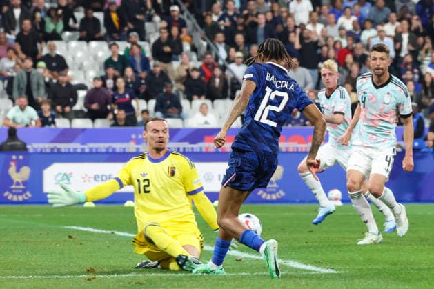 FOOTBALL : France Vs Belgique - Ligue des Nations - 05 10 2026 Bradley Barcola (France) Vs Maarten Vandevoordt (Belgique) ParisFrance  Copyright: xMichaelxBaucherx