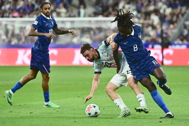 France v Belgium - UEFA Nations League 2026 PARIS, FRANCE - OCTOBER 05 : Raskin Nicolas midfielder of Belgium, Kone Manu midfielder of France during the UEFA Nations League tournament league phase matchday 4 group A1 match between France and Belgium on October 5, 2026 in Paris, France, 05 10 2026 Paris France  Copyright: xPeterxDexVoechtx