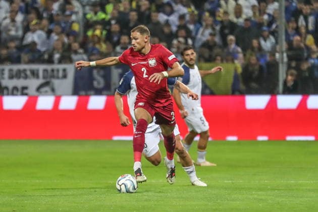 Zenica 05.10.2026. PIlka nozna UEFA Liga Narodow sezon 2026 2027 kolejka 4 mecz: Bosnia I Hercegowina - Polska --- Football UEFA Nations League season 2026 2027 round 4 match: Bosnia and Herzegovina - Poland nz Matty Cash Fot. Kacper Staniec NEWSPIX.PL --- newspix.pl POLAND OUT! 