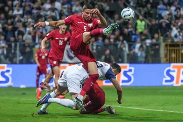 Zenica 05.10.2026. PIlka nozna UEFA Liga Narodow sezon 2026 2027 kolejka 4 mecz: Bosnia I Hercegowina - Polska --- Football UEFA Nations League season 2026 2027 round 4 match: Bosnia and Herzegovina - Poland nz Jan Bednarek Fot. Kacper Staniec NEWSPIX.PL --- newspix.pl POLAND OUT! 