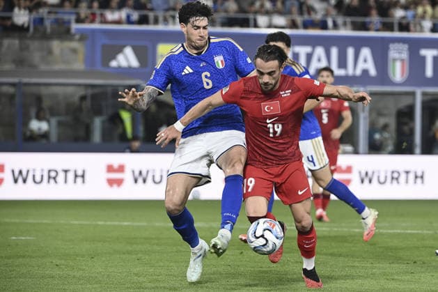 Italy v Turkiye - UEFA Nations League ?????? BOLOGNA, ITALY, OCTOBER 05: Yunus Akgun (R), of Turkiye, is challenged by Alessandro Bastoni (L), of Italy, during the UEFA Nations League Group A1 League phase football match between Italy and Turkiye at the Renato Dall’Ara stadium in Bologna, Italy, on October 05, 2026. Isabella Bonotto Anadolu Bologna Italy. Editorial use only. Please get in touch for any other usage.  Copyright: x2026xAnadoluxIsabellaxBonottox
