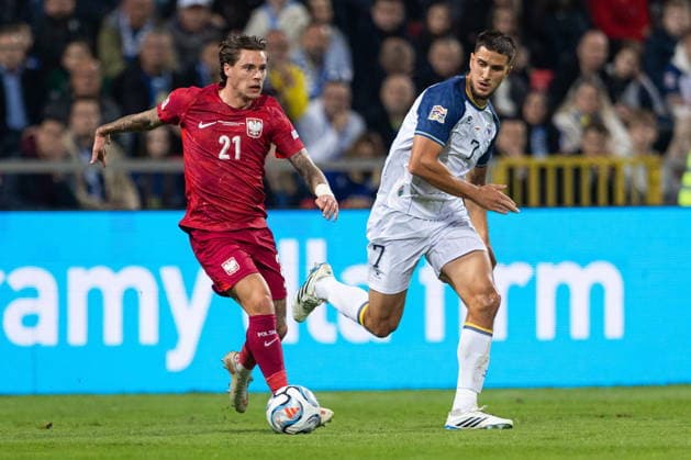 ZENICA, BOSNIA AND HERZEGOVINA - OCTOBER 5: Nicola Zalewski and Zinedin Smajlovic compete during the UEFA Nations League Group B4 Round 4 MD1 match between Bosnia and Herzegovina nad Poland at Stadion Bilino Polje on October 2, 2026 in Zenica, Bosnia and Herzegovina --- Pilka nozna. Liga Narodow. Bosnia i Hercegowina - Polska. (Photo by Arena Akcji) NEWSPIX.PL --- newspix.pl POLAND OUT! 