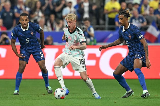 261005 France vs Belgium Jules Kounde (5) of France and Leny Yoro (15) of France defending on Joaquin Seys (18) of Belgium during a soccer game between the national teams of France and Belgium on matchday 4 in group A1 in the Nations League , league phase , on Monday 5 October 2026 in Paris , France .(Photo by David Catry Isosport) Paris France  Copyright: xDavidxCatryx 20261005DC2_0546