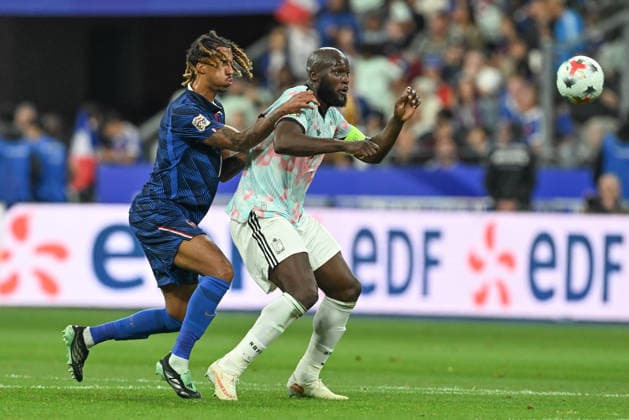 261005 France vs Belgium Leny Yoro (15) of France fighting for the ball with Romelu Lukaku (9) of Belgium during a soccer game between the national teams of France and Belgium on matchday 4 in group A1 in the Nations League , league phase , on Monday 5 October 2026 in Paris , France .(Photo by David Catry Isosport) Paris France  Copyright: xDavidxCatryx 20261005DC2_0976