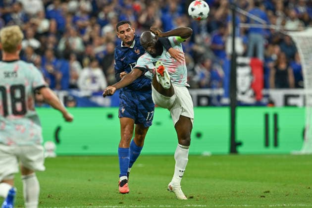 261005 France vs Belgium Maxence Lacroix (17) of France fighting for the ball with Romelu Lukaku (9) of Belgium during a soccer game between the national teams of France and Belgium on matchday 4 in group A1 in the Nations League , league phase , on Monday 5 October 2026 in Paris , France .(Photo by David Catry Isosport) Paris France  Copyright: xDavidxCatryx 20261005DC2_1009