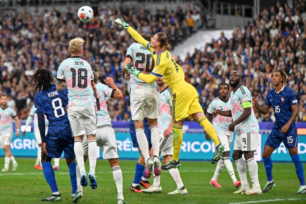 261005 France vs Belgium goalkeeper Maarten Vandevoordt (12) of Belgium pictured in action during a soccer game between the national teams of France and Belgium on matchday 4 in group A1 in the Nations League , league phase , on Monday 5 October 2026 in Paris , France .(Photo by David Catry Isosport) Paris France  Copyright: xDavidxCatryx 20261005DC2_1463
