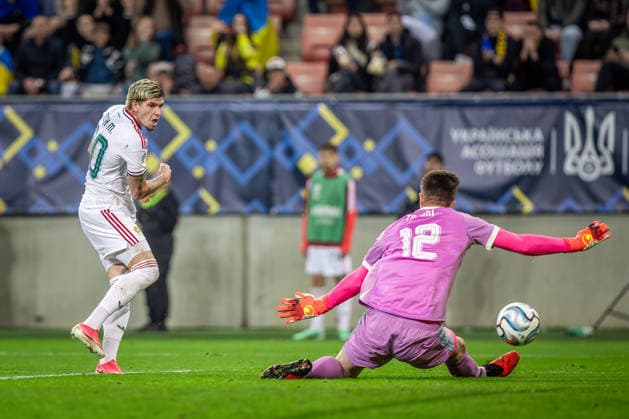 UKRAINE - HUNGARY Milan Toth of Hungary and Vasas scores a goal and Anatoliy Trubin of Ukraine and SL Benfica during UEFA Nations League - League B - Group B2 - Matchday 4 - football match between Ukraine and Hungary. Anton Malatinsky Stadium, City Arena, Trnava, Slovakia, October 05, 2026. Photo by Branislav Racko Copyright: xx 080A4310
