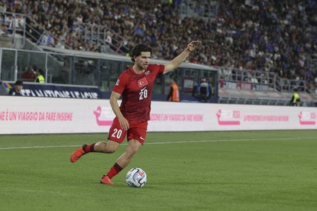 IPA89344266 - Ferdi Kad?oglu of Turkey plays the ball during the Italy vs. Turkey match in the Nations League, League A, Group A1, Matchday 4, at the Renato Dall Ara Stadium in Bologna (BO), Italy, on October 5, 2026.  Copyright: xDavidexCasentini IPAxSportx xx IPA89344266
