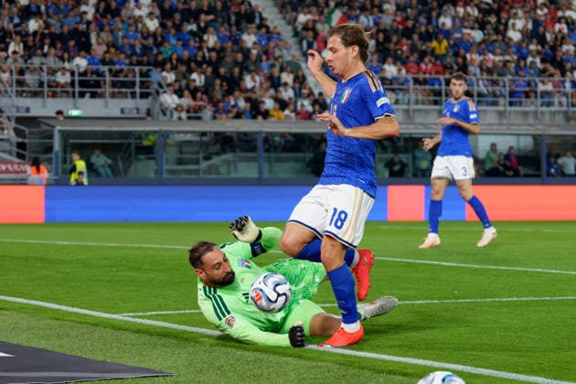 IPA89344314 - Gianluigi Donnarumma of Italy and Nicolo Barella of Italy during the Italy vs. Turkey UEFA Nations League soccer match in Bologna, Italy, on October 5, 2026  Copyright: xEmmanuelexMastrodonato IPAxSportx xx IPA89344314